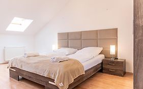 Spacious 2Br Apt Great Location - Near Schoenbrunn
